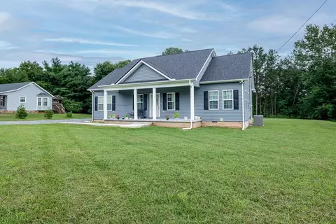 Exterior - 582 Hennessee Ave, Morrison, TN 37357 photo 2 of 8
