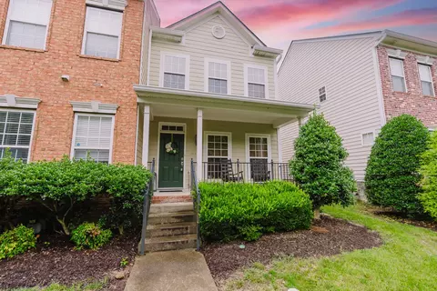 7033 Sunnywood Dr, Nashville, TN 37211