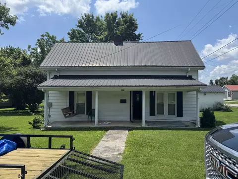 411 W 4th St, Livingston, TN 38570