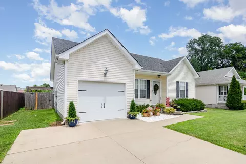 693 Sly Fox Dr, Clarksville, TN 37040