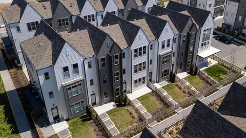 351 E Village Ln, Nashville, TN 37216