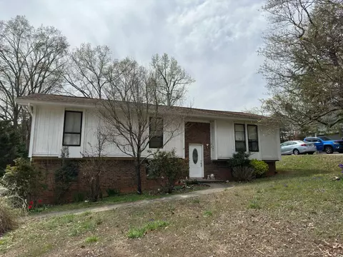 816 N Valleywood Cir, Hixson, TN 37343