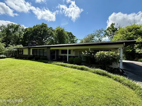 2815 Thomas Dr, Maryville, TN 37804
