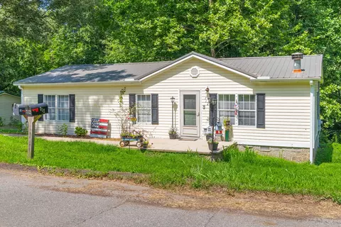 712 Mandalay Rd, Paris, TN 38242