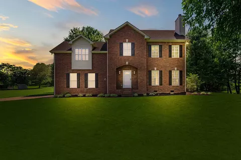 1204 Corlew Dr, Burns, TN 37029