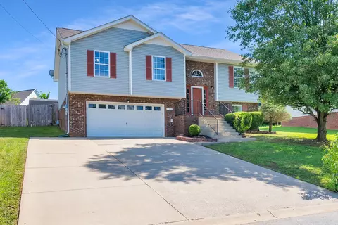923 Hedge Apple Dr, Clarksville, TN 37040