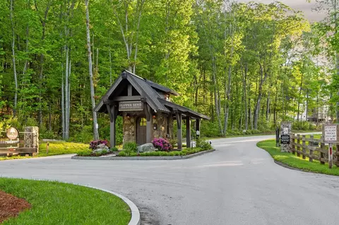 8437 Big Sky Ln, Signal Mountain, TN 37377