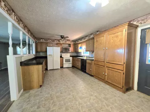 Kitchen - 6579 Vervilla Rd, Morrison, TN 37357 photo 2 of 3