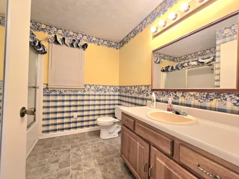 Bath - 6579 Vervilla Rd, Morrison, TN 37357 photo 1 of 4