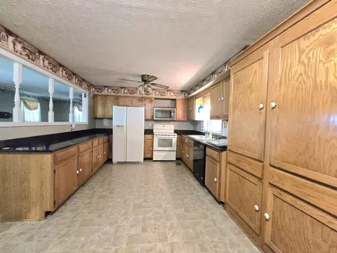 Kitchen - 6579 Vervilla Rd, Morrison, TN 37357 photo 3 of 3