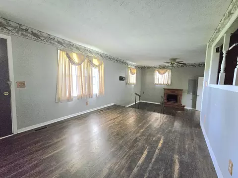 Living - 6579 Vervilla Rd, Morrison, TN 37357 photo 1 of 4