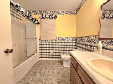 Bath - 6579 Vervilla Rd, Morrison, TN 37357 photo 2 of 4