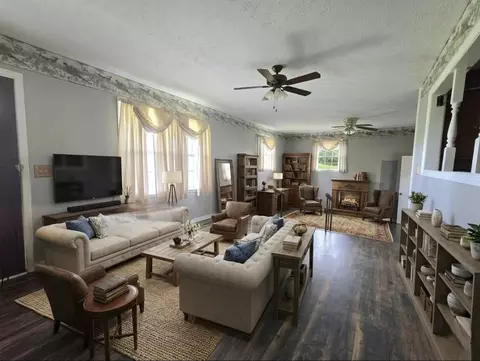 Living - 6579 Vervilla Rd, Morrison, TN 37357 photo 2 of 4