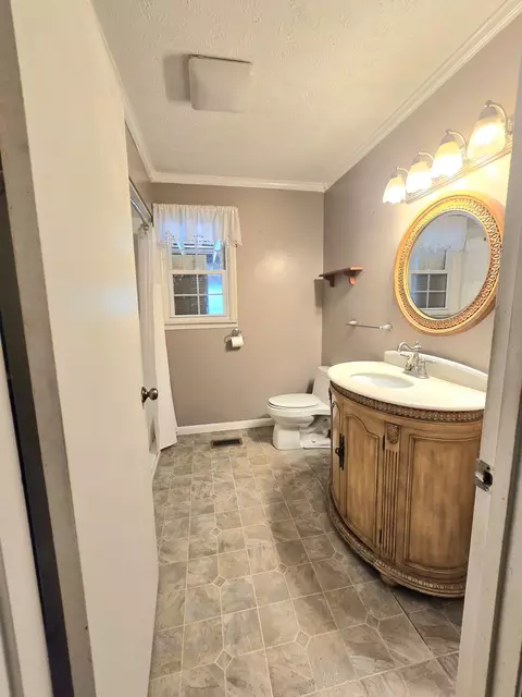 Bath - 6579 Vervilla Rd, Morrison, TN 37357 photo 3 of 4