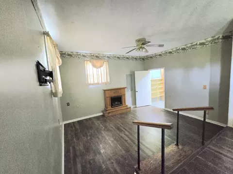 Living - 6579 Vervilla Rd, Morrison, TN 37357 photo 3 of 4