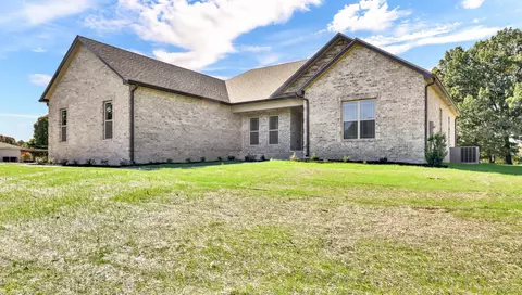 3391 Ball Rd, Cunningham, TN 37052