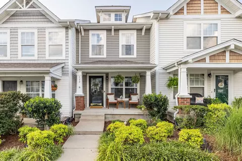 422 Flintlock Ct, Nashville, TN 37217