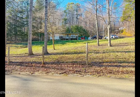 960 Walker Rd, Sharps Chapel, TN 37866