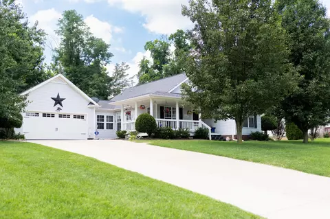 614 Ashley Oaks Dr, Clarksville, TN 37042