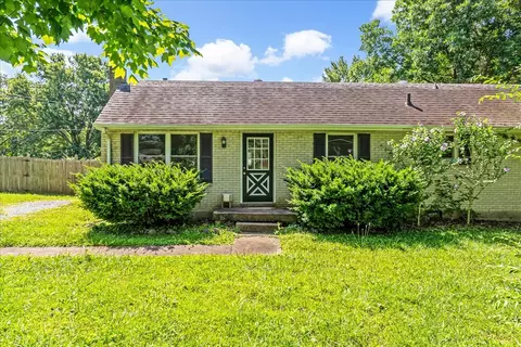 212 Valleywood Dr, Dickson, TN 37055