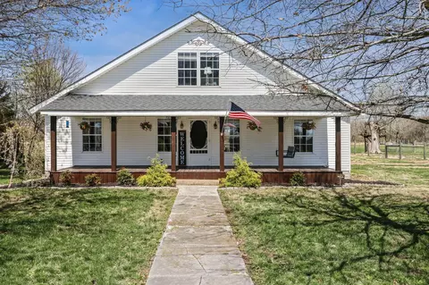 3717 Atkins Rd, Cedar Hill, TN 37032