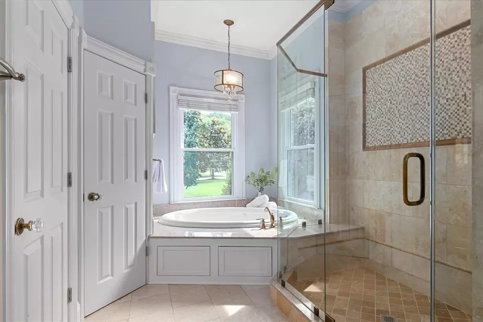 Bath - 234 Pelham Dr, Brentwood, TN 37027 photo 3 of 7
