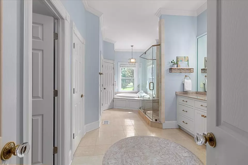 Bath - 234 Pelham Dr, Brentwood, TN 37027 photo 1 of 7