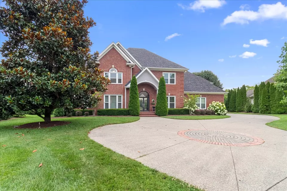 Exterior - 234 Pelham Dr, Brentwood, TN 37027 photo 2 of 12