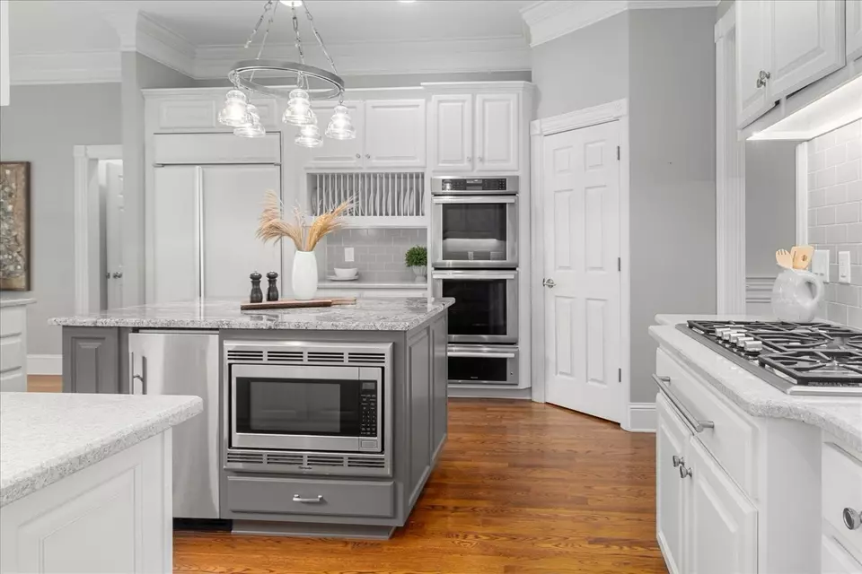 Kitchen - 234 Pelham Dr, Brentwood, TN 37027 photo 4 of 7