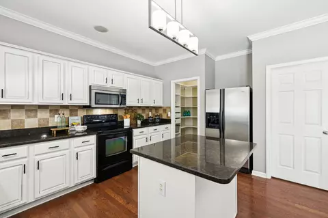 Kitchen - 6014 Thrush Ct, Spring Hill, TN 37174 photo 6 of 8
