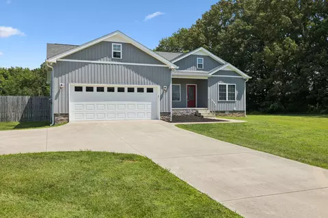 Exterior - 136 Blue Moon Rd, Dickson, TN 37055 photo 2 of 16