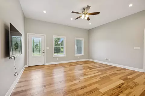 Living - 136 Blue Moon Rd, Dickson, TN 37055 photo 3 of 7