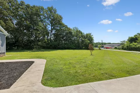Exterior - 136 Blue Moon Rd, Dickson, TN 37055 photo 6 of 16