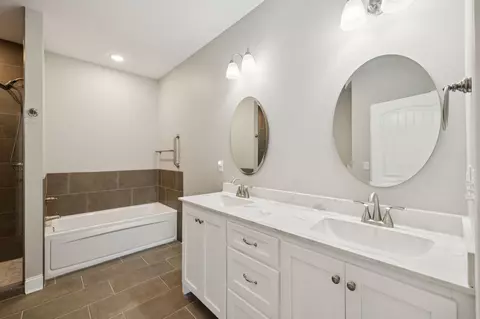 Bath - 136 Blue Moon Rd, Dickson, TN 37055 photo 1 of 6