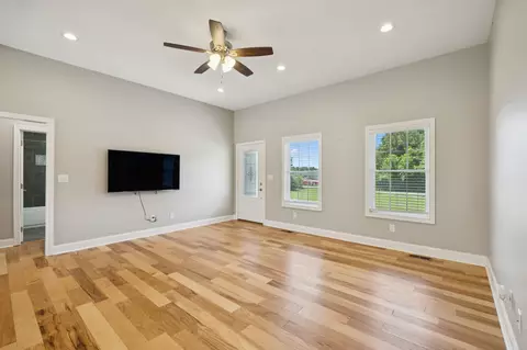 Living - 136 Blue Moon Rd, Dickson, TN 37055 photo 5 of 7