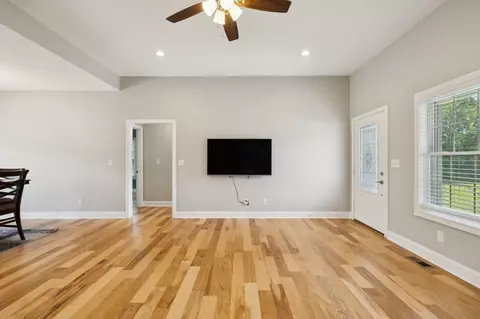 Living - 136 Blue Moon Rd, Dickson, TN 37055 photo 6 of 7