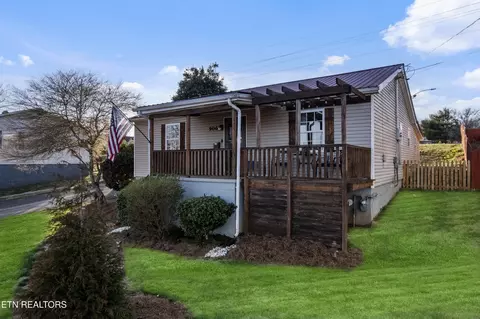 906 Summer St, Loudon, TN 37774