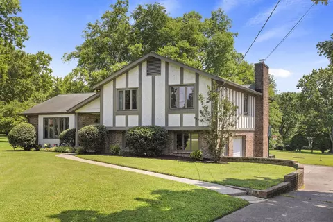 212 Montchanin Dr, Old Hickory, TN 37138