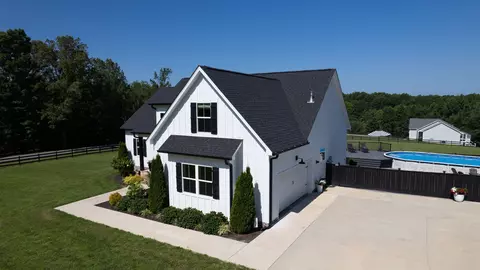 Exterior - 211 Claypool Rd, Bethpage, TN 37022 photo 19 of 22