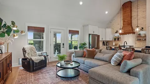 Living - 211 Claypool Rd, Bethpage, TN 37022 photo 4 of 6