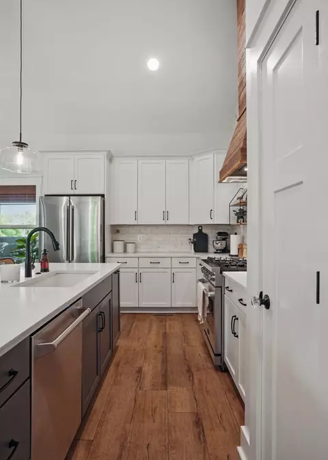 Kitchen - 211 Claypool Rd, Bethpage, TN 37022 photo 3 of 8
