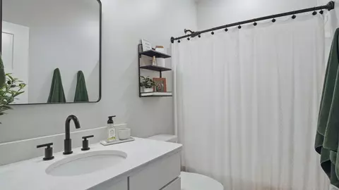 Bath - 211 Claypool Rd, Bethpage, TN 37022 photo 4 of 6