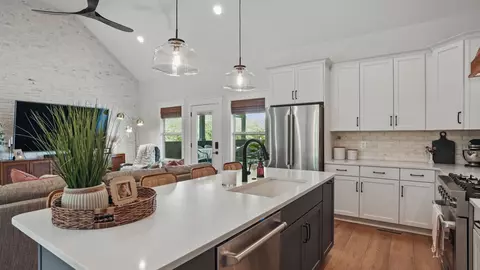 Kitchen - 211 Claypool Rd, Bethpage, TN 37022 photo 4 of 8