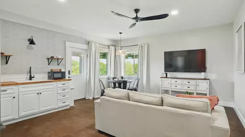 Living - 211 Claypool Rd, Bethpage, TN 37022 photo 5 of 6