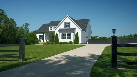 Exterior - 211 Claypool Rd, Bethpage, TN 37022 photo 3 of 22