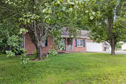 1015 Summer Ln, Pleasant View, TN 37146