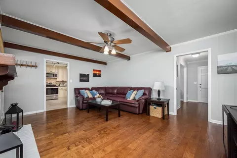 Living - 1002 Sunset Ave, Murfreesboro, TN 37129 photo 2 of 2