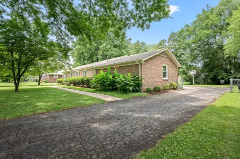 Exterior - 1002 Sunset Ave, Murfreesboro, TN 37129 photo 3 of 4