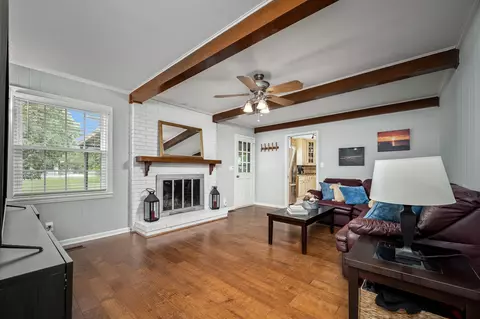 Living - 1002 Sunset Ave, Murfreesboro, TN 37129 photo 1 of 2