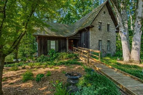 200 Bob White Dr, Manchester, TN 37355